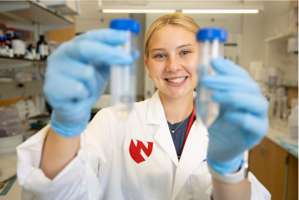 A student working in a research lab as part of UNMC's summer undergraduate research programs.