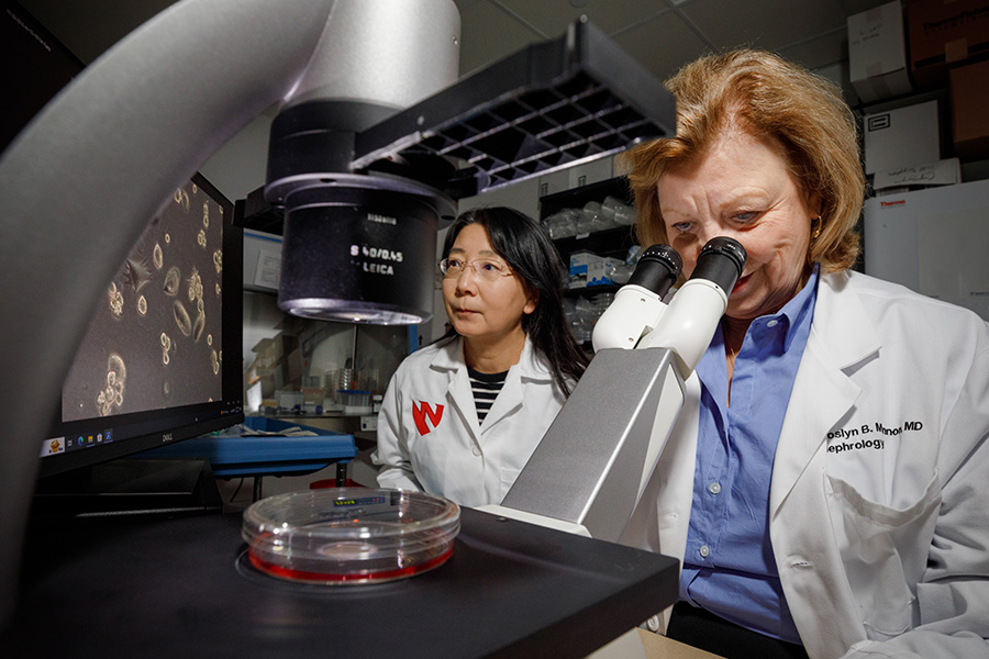 Dr. Roslyn Mannon working in her research lab with a colleague