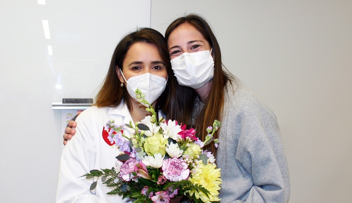 Luana Oliveira-Haas, DDS, MS, PhD, associate professor in the department of adult restorative dentistry, with Lotte Sjulin, third-year dental student.